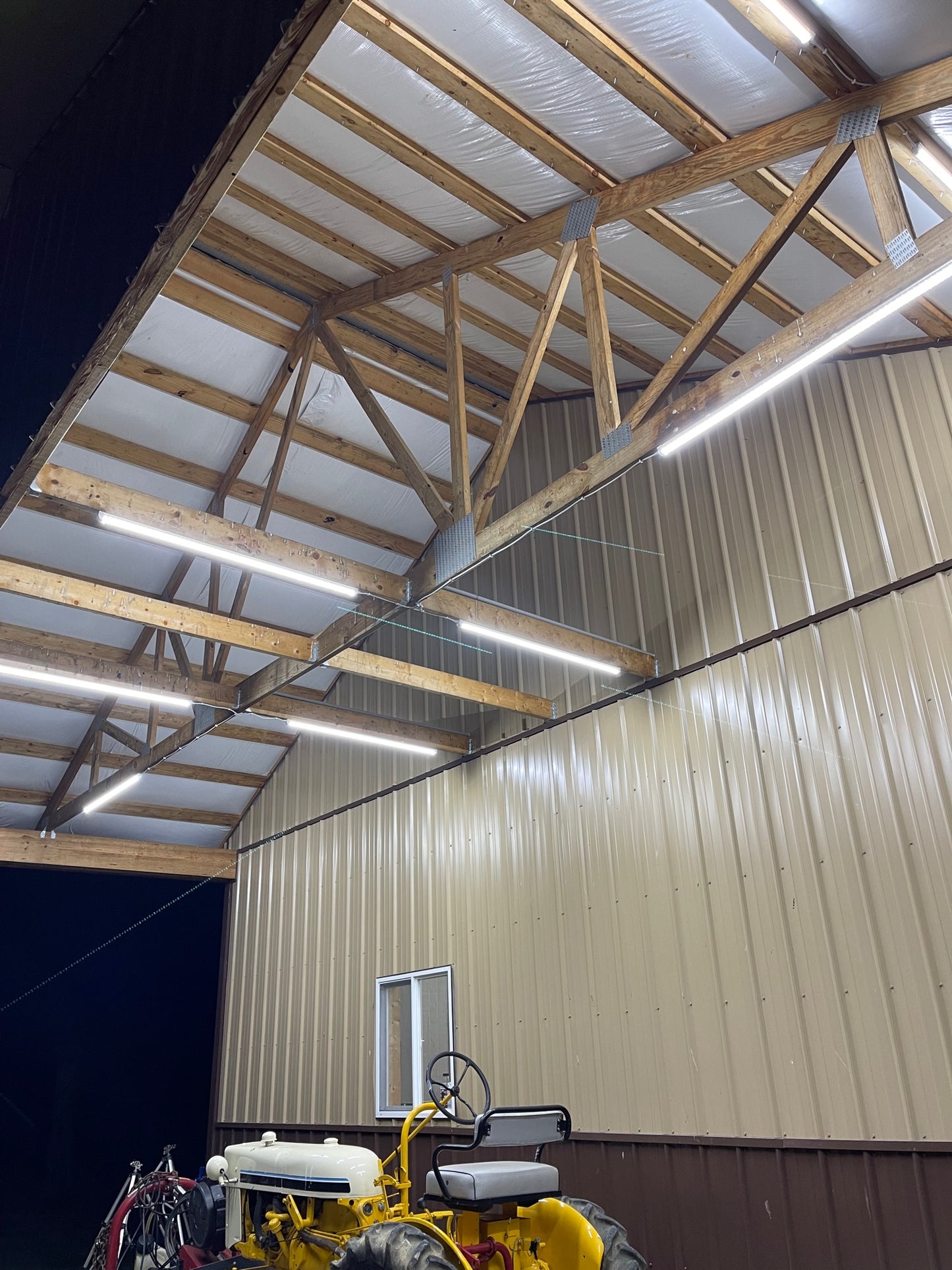 Linkable LED T8 4ft 72w 10,944 Lumen CLEAR LENS (NO RF) Quad-Row w/Mounting Hardware