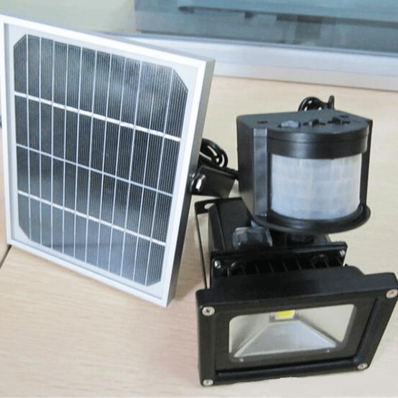 Solar 1,300 Lumen Flood Light w/Motion Sensor (Mounting Brackets
